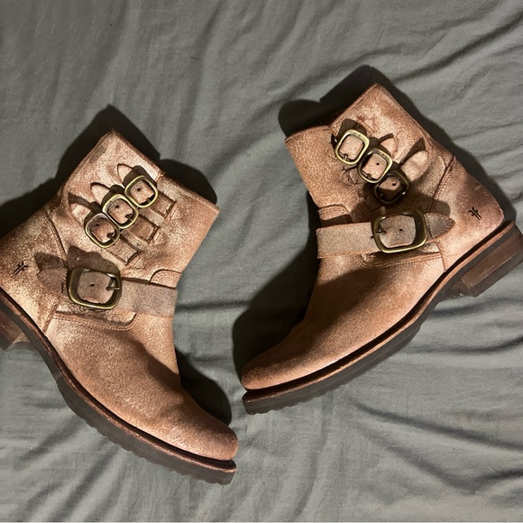 Frye Veronica Distressed Leather Womens Size 7.5 B Belted Short Boots 3470581CHO - Picture 1 of 9